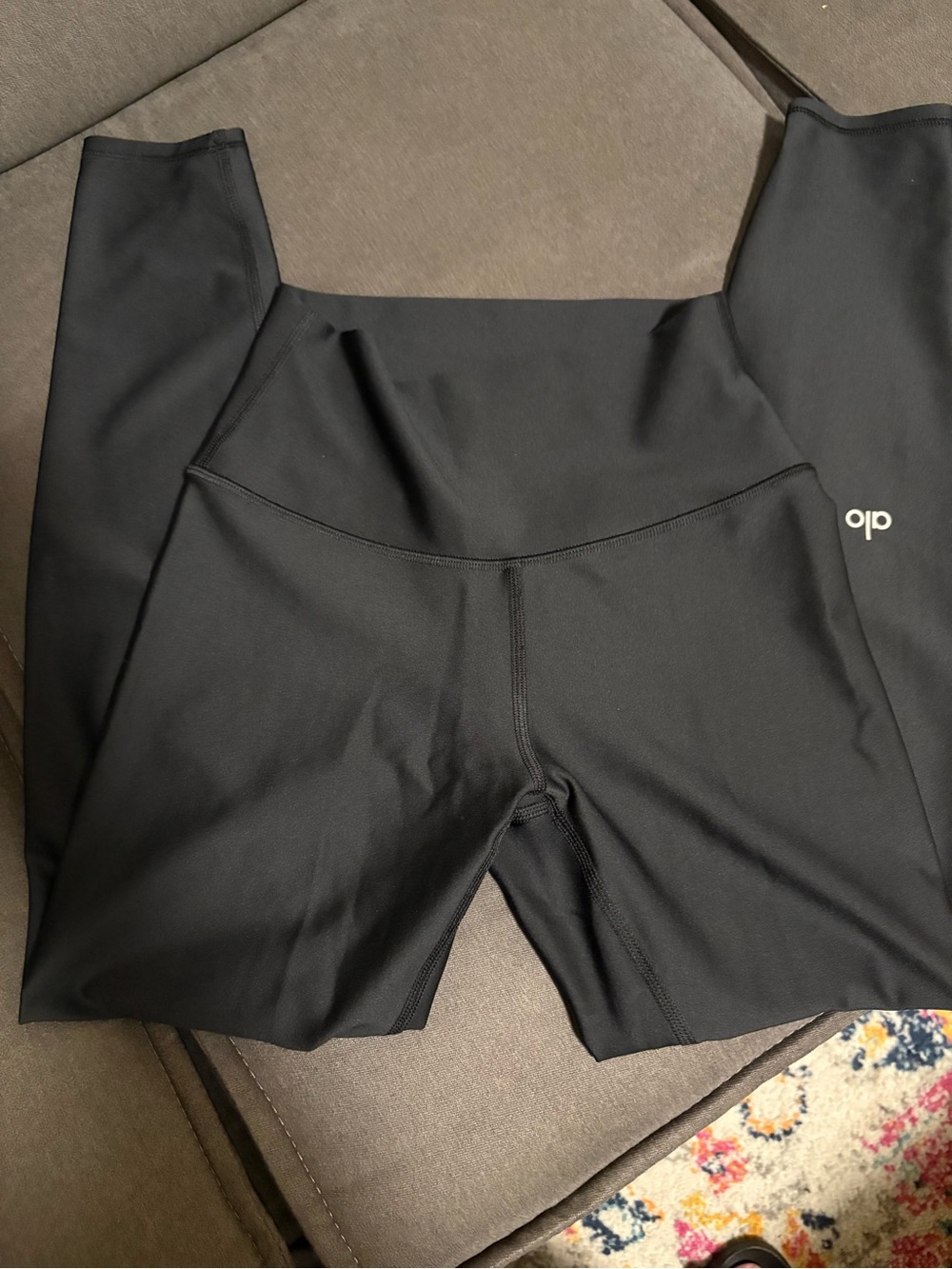 ALO | Yoga Black Airlift 7/8 leggings. XS. Shiny Fabric - Picture 2 of 4